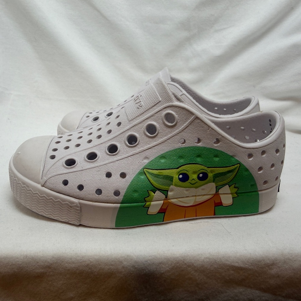 Disney Star Wars x Native Toddler Shoes Size 6 Mandalorian Yoda Grogu